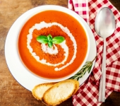 TOMATO & FRESH BASIL SOUP