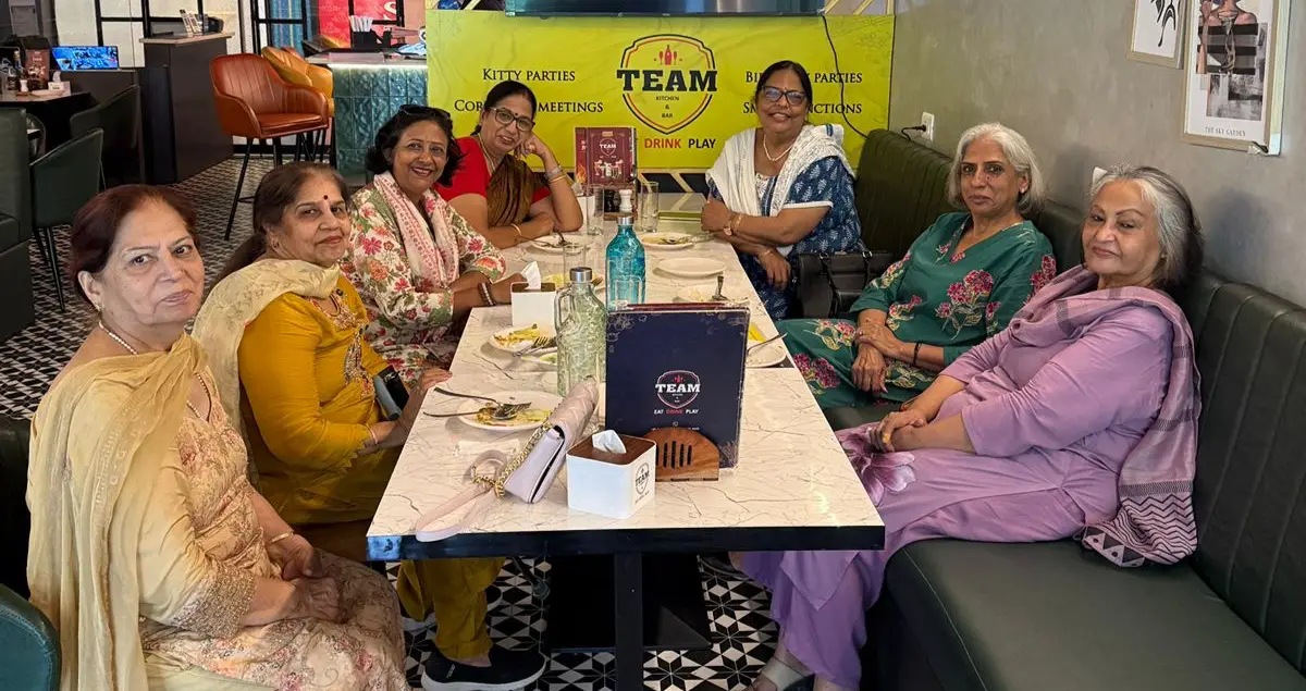 Family restaurant team